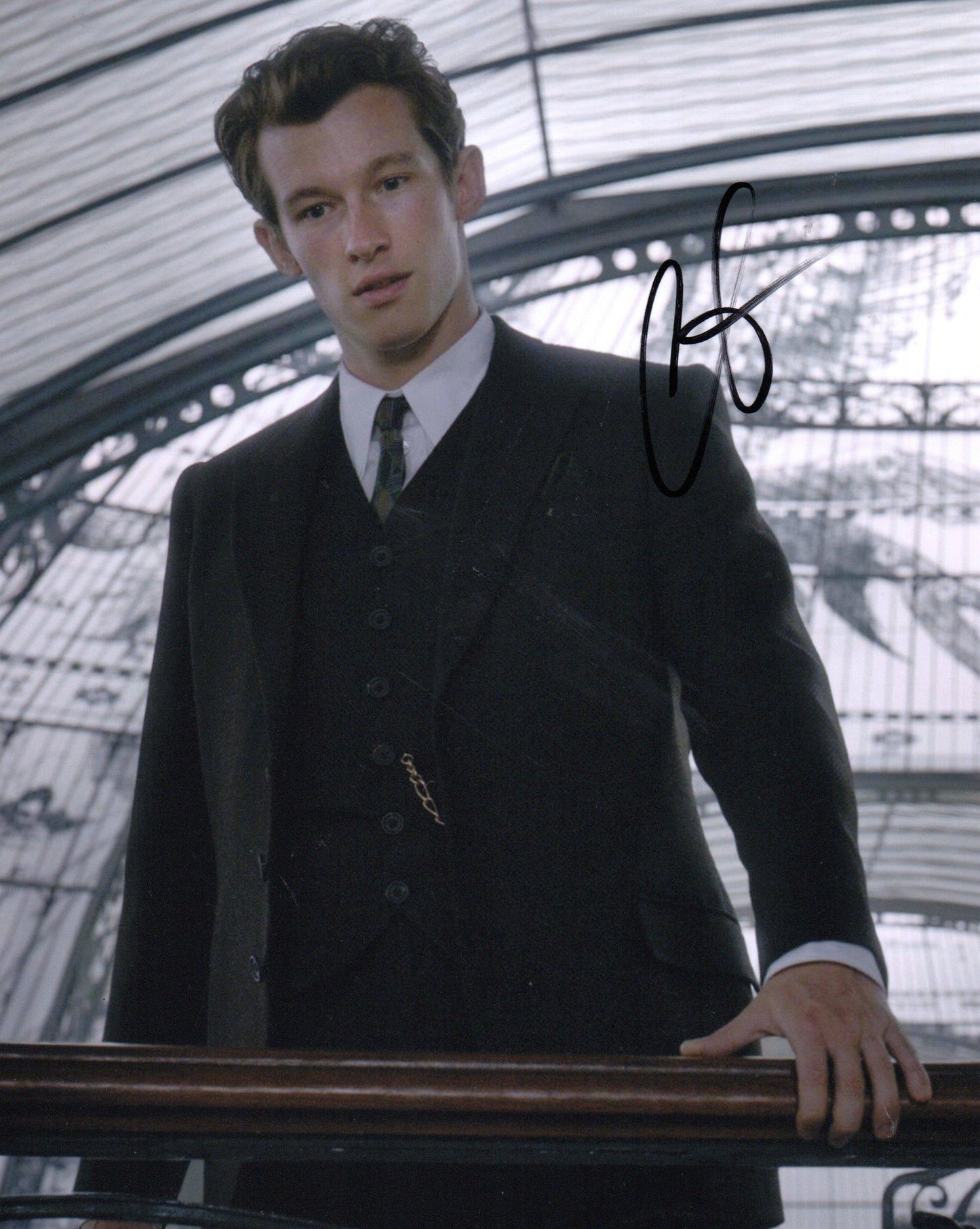 CALLUM TURNER SIGNED FANTASTIC BEASTS 8X10 PHOTO (2)