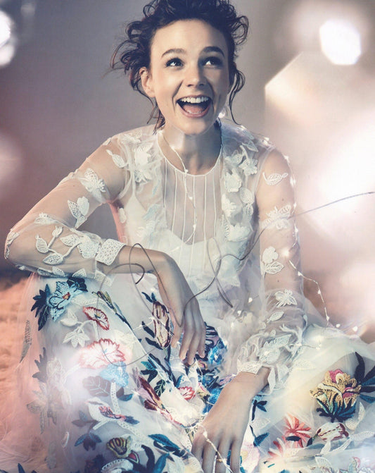 CAREY MULLIGAN SIGNED SEXY 10X8 PHOTO (3)