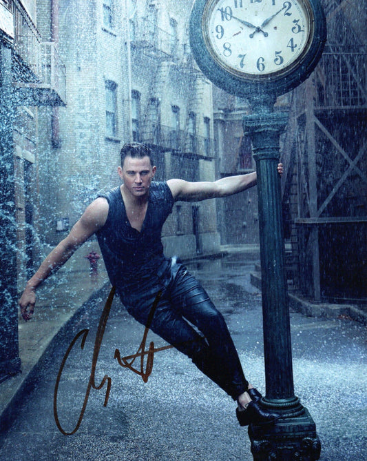 CHANNING TATUM SIGNED 8X10 PHOTO (2)
