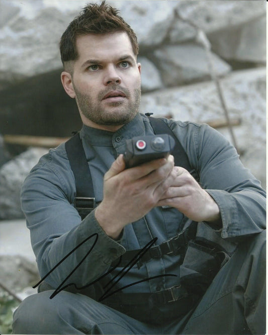 WES CHATHAM  SIGNED COOL 8X10 PHOTO (1)