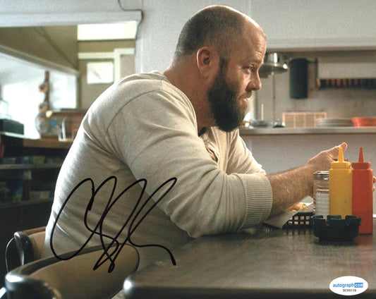 CHRIS SULLIVAN SIGNED STRANGER THINGS 10X8 PHOTO (1) ALSO ACOA
