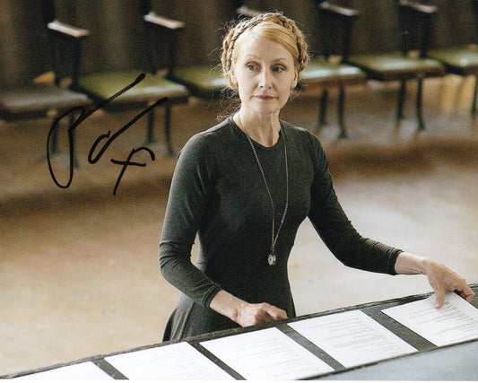 PATRICIA CLARKSON SIGNED PHOEBE IN WONDERLAND 8X10 PHOTO (1)
