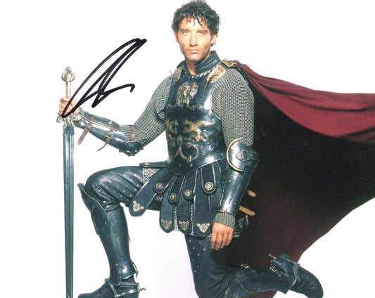 CLIVE OWEN SIGNED KING ARTHUR 8X10 PHOTO