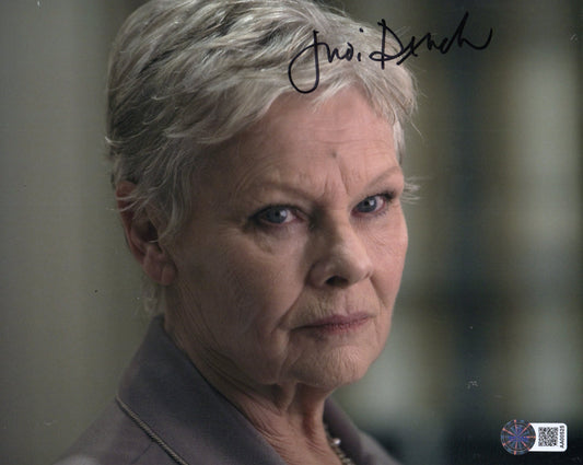 JUDI DENCH SIGNED BOND 10X8 PHOTO (1) ALSO AFTAL AUTHENTICATION