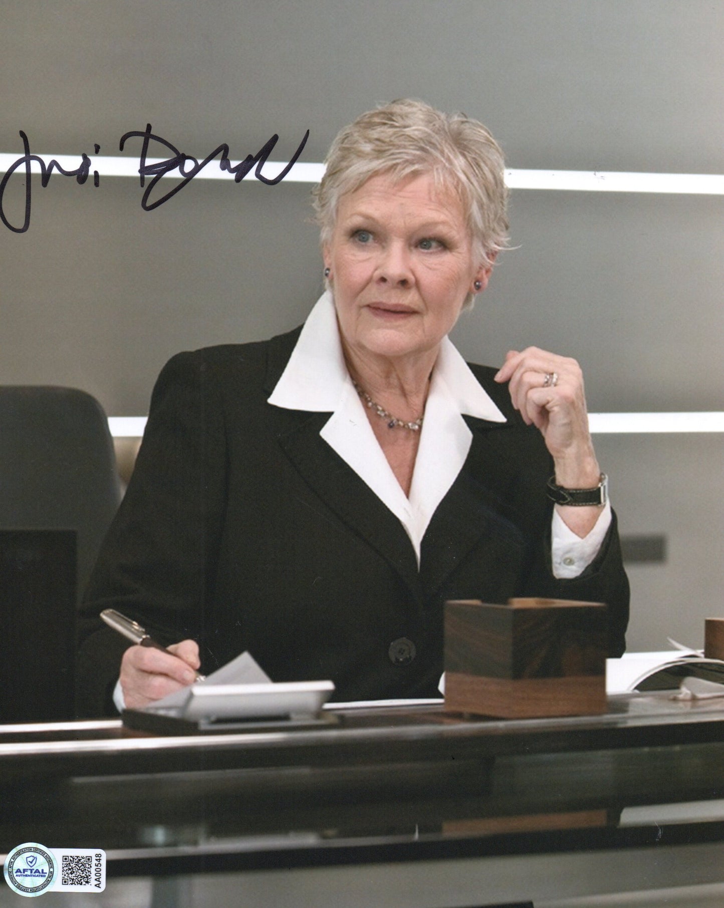 JUDI DENCH SIGNED BOND 10X8 PHOTO (5) ALSO AFTAL AUTHENTICATION