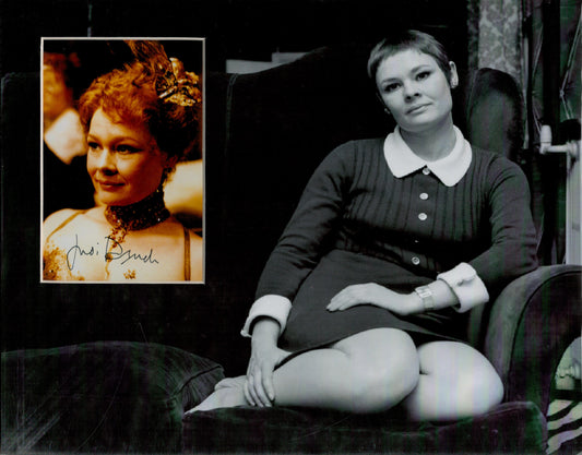 DAME JUDI DENCH SIGNED 14X11 YOUNG PHOTO MOUNT (1)