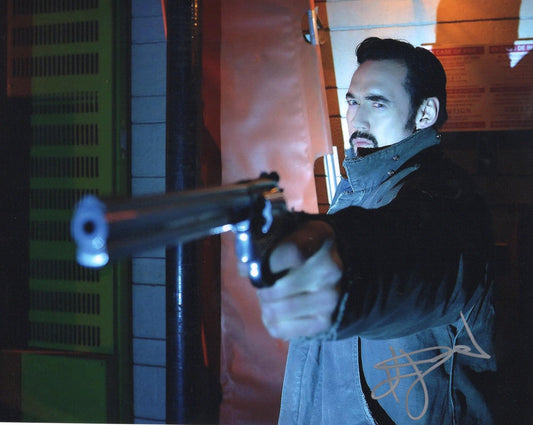 KEVIN DURAND SIGNED THE STRAIN 8X10 PHOTO (1)