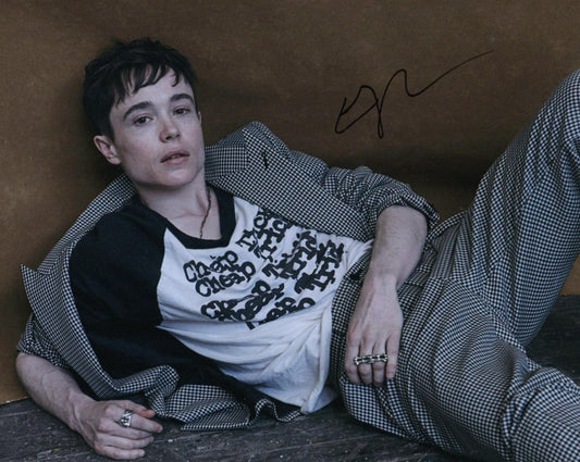 ELLIOT PAGE SIGNED COOL 10X8 PHOTO (1)