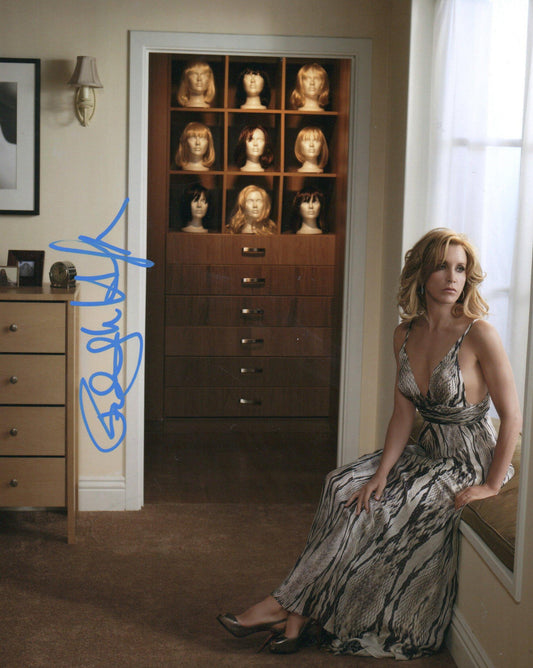 FELICITY HUFFMAN SIGNED SEXY DESPERATE HOUSEWIVES 10X8 PHOTO (1)