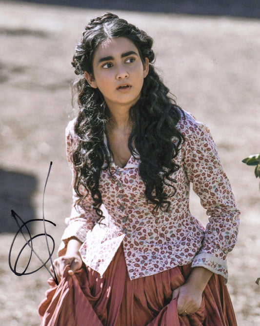 GERALDINE VISWANATHAN SIGNED MIRACLE WORKERS 10X8 PHOTO (3)