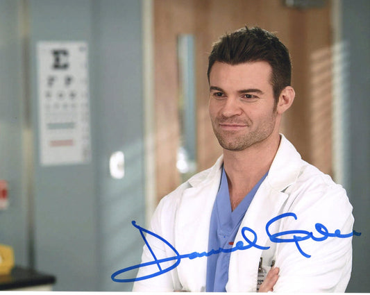 DANIEL GILLIES SIGNED SAVING HOPE 8X10 PHOTO (1)