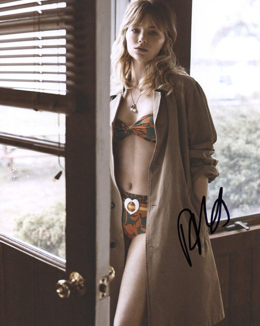 HALEY BENNETT SIGNED SEXY 10X8 PHOTO (9)