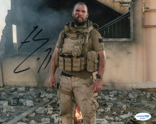 HENRY CAVILL SIGNED SAND CASTLE 8X10 PHOTO ALSO ACOA