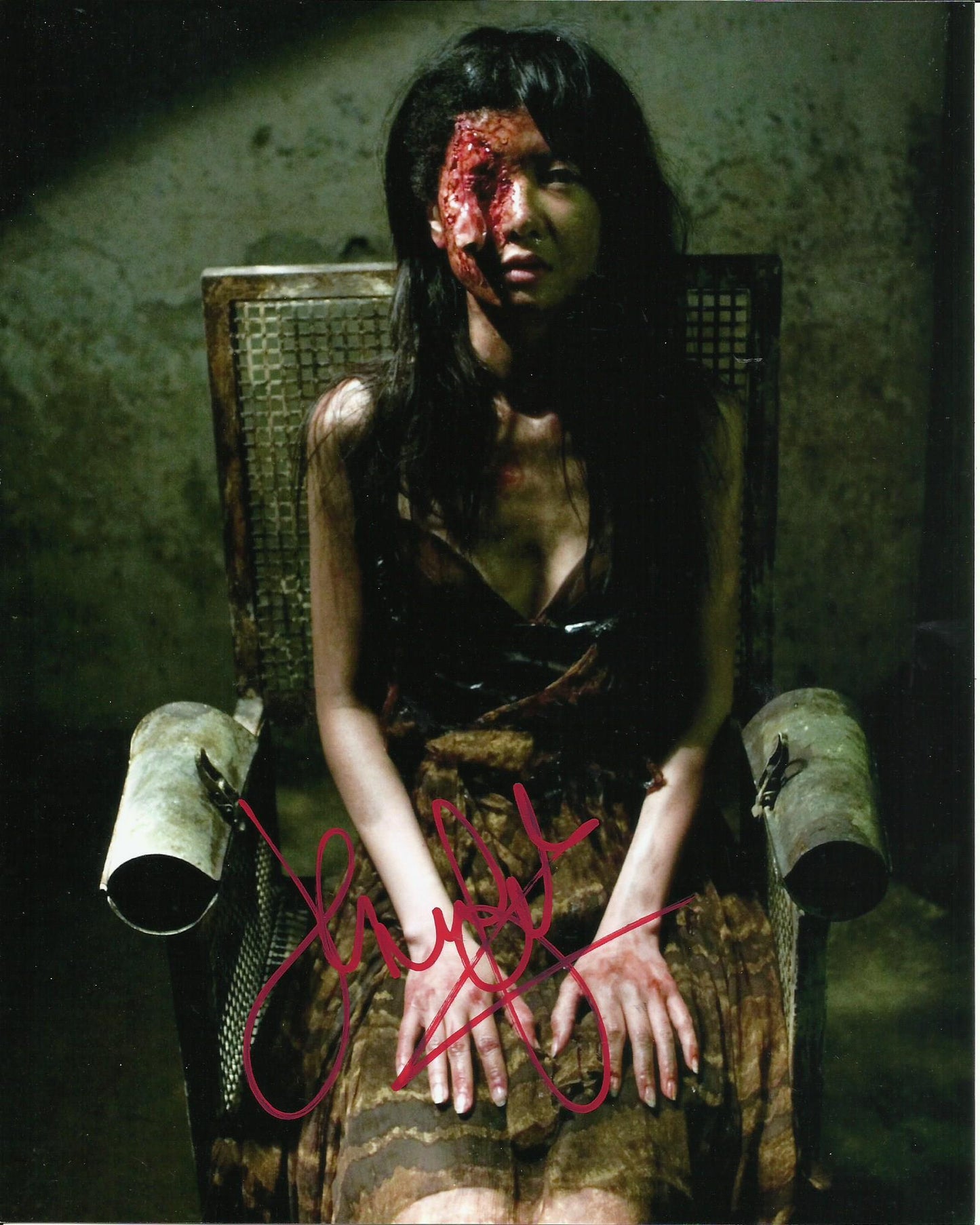 JENNIFER LIM SIGNED HOSTEL 10X8 PHOTO (2)