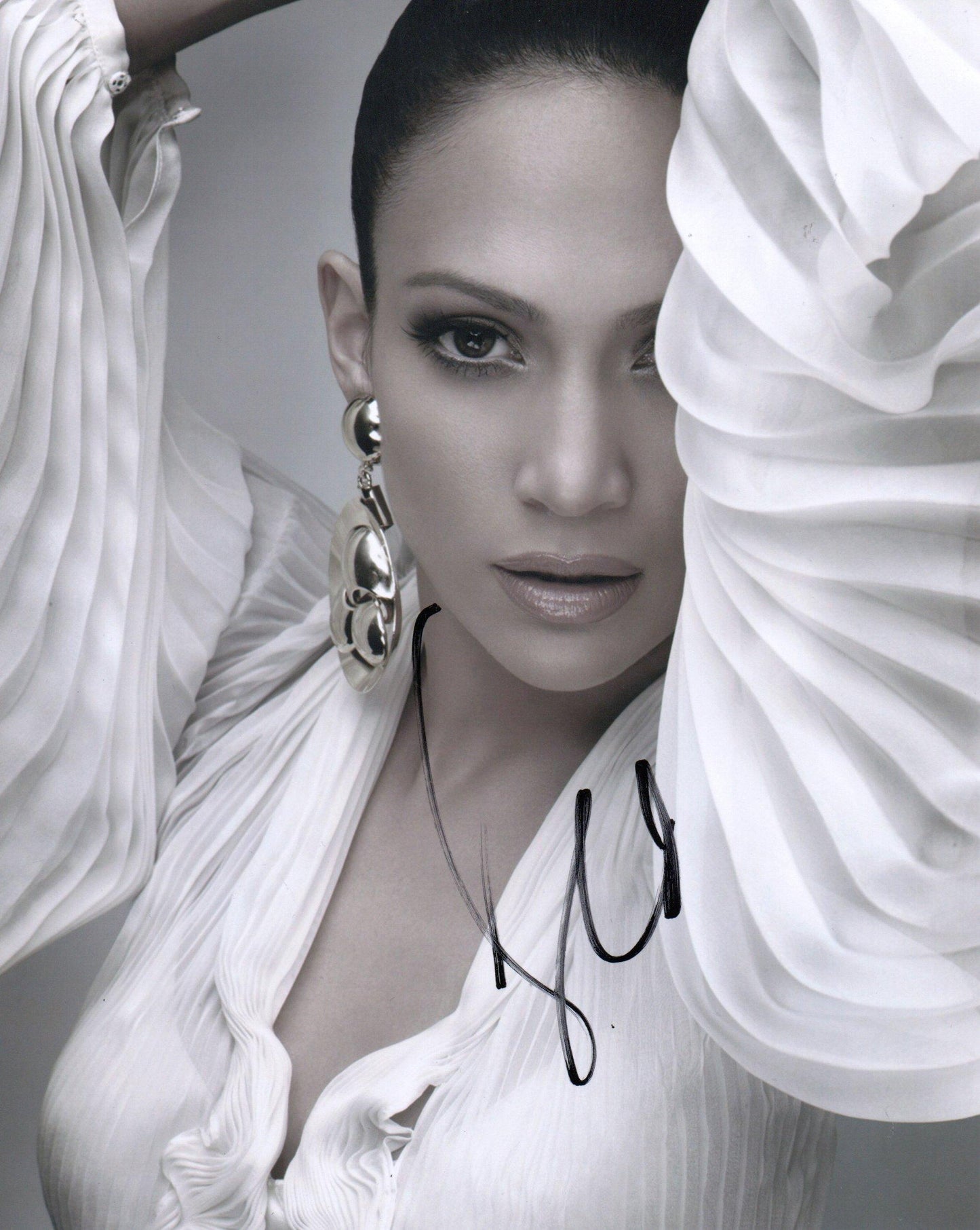 JENNIFER LOPEZ SIGNED SEXY 10X8 PHOTO (1)