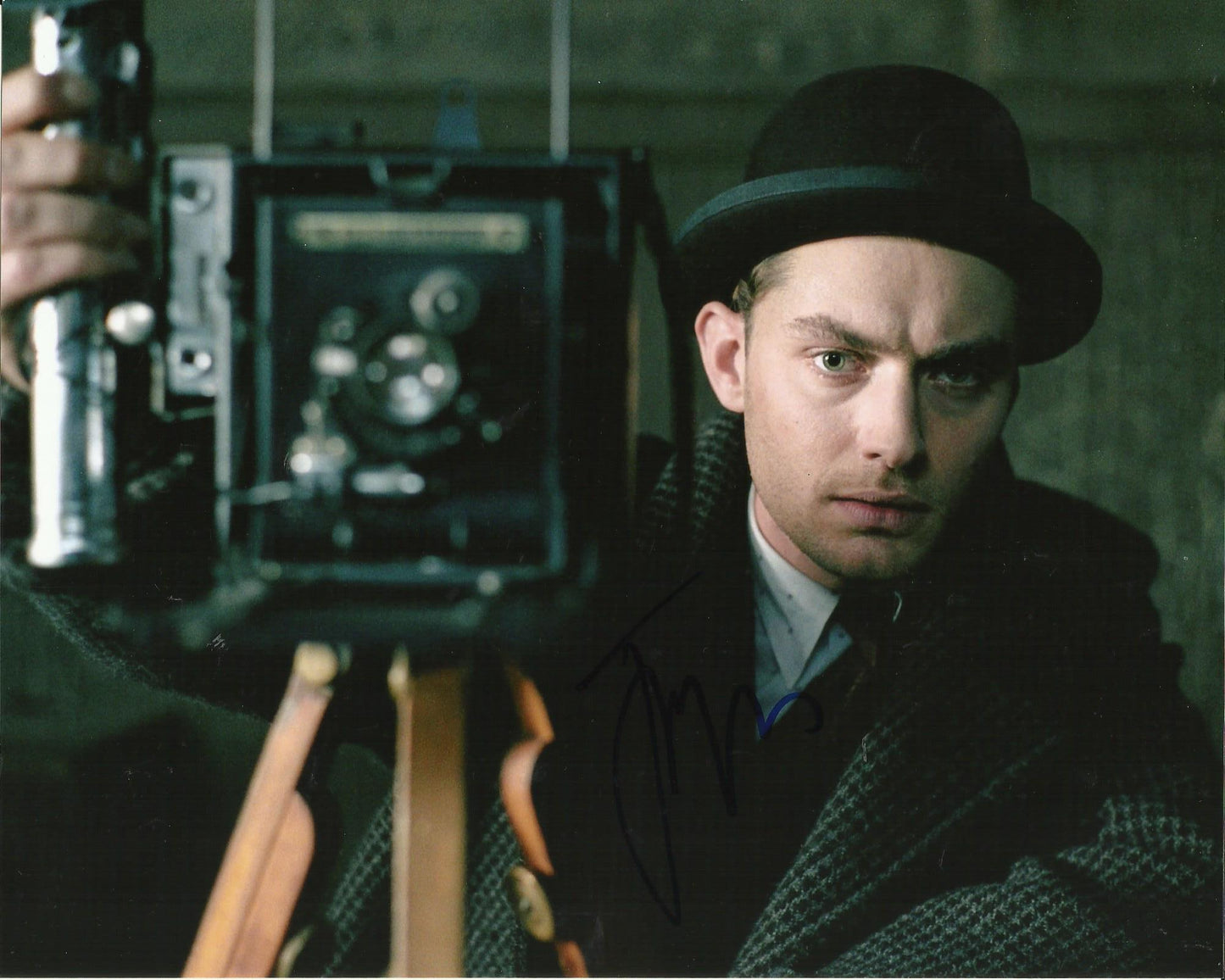 JUDE LAW SIGNED THE ROAD TO PERDITION 8X10 PHOTO