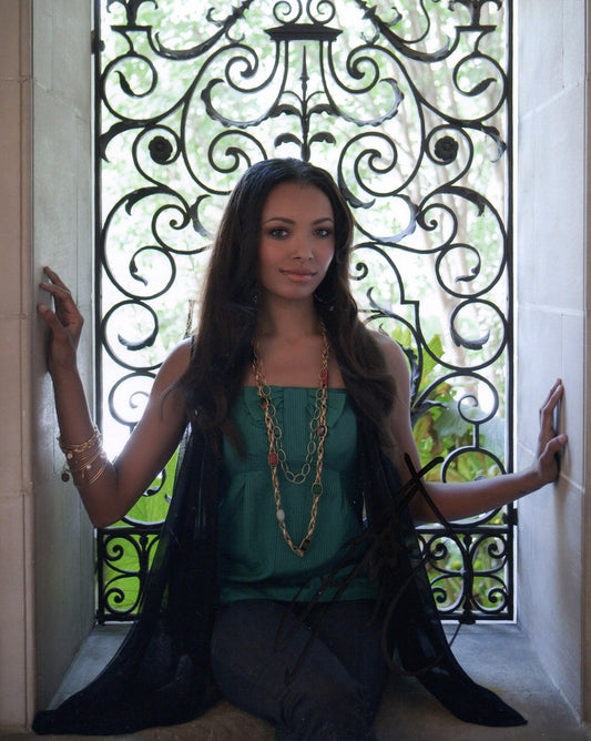 KAT GRAHAM SIGNED SEXY 10X8 PHOTO (2)