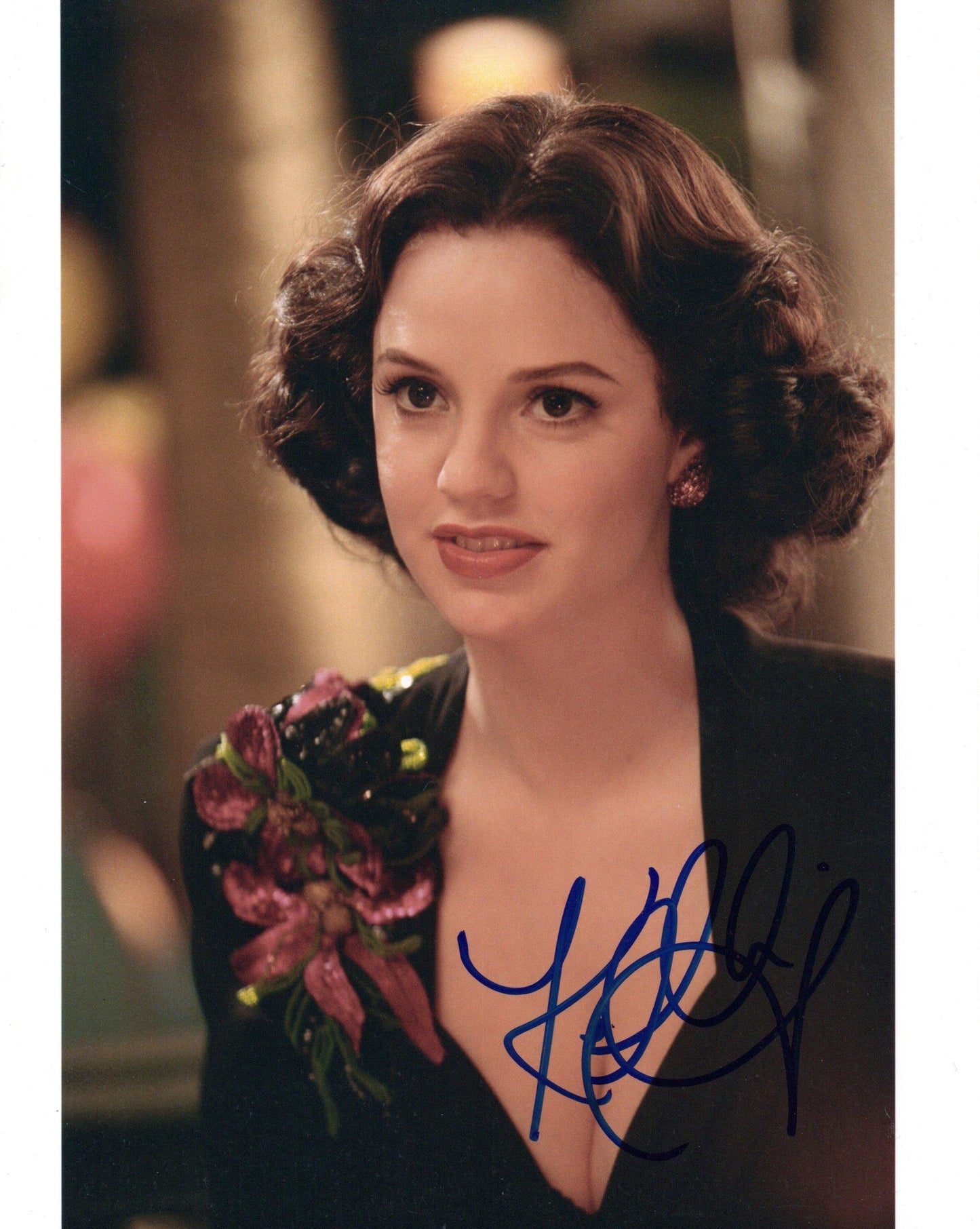 KELLI GARNER SIGNED SEXY 10X8 PHOTO (2)
