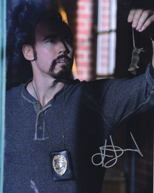 KEVIN DURAND SIGNED THE STRAIN 8X10 PHOTO (2)