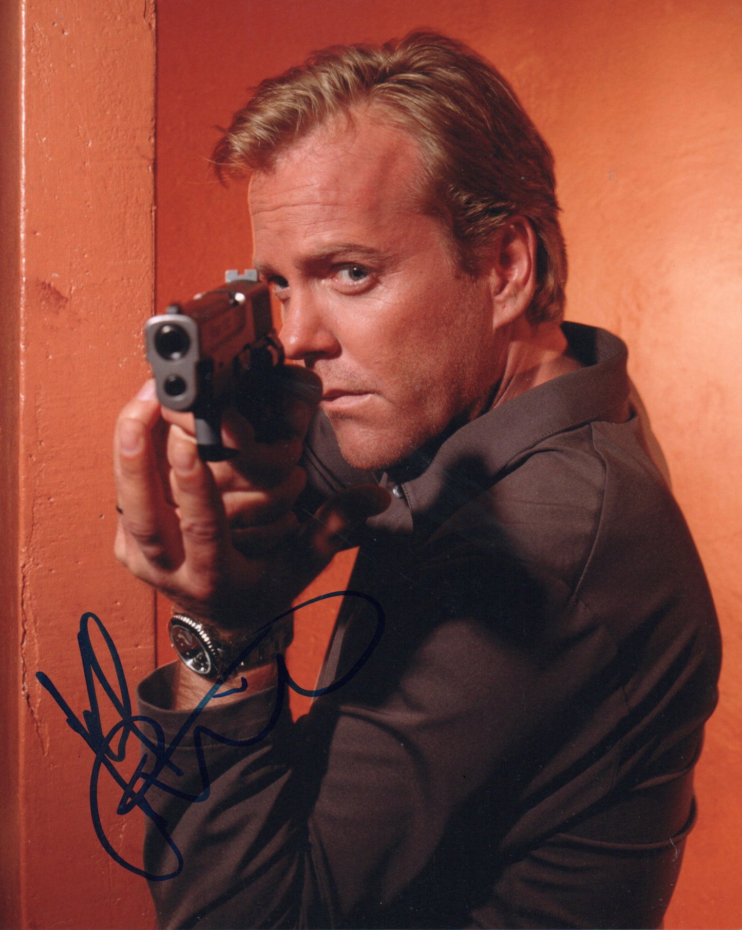 KIEFER SUTHERLAND SIGNED 24 8X10 PHOTO (8)