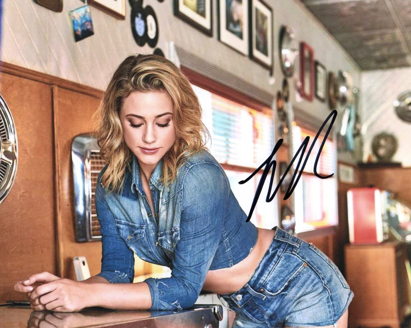 LILI REINHART SIGNED SEXY PHOTO (3)