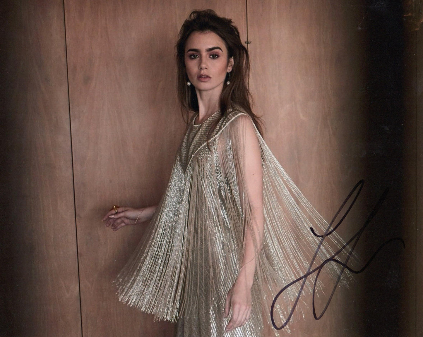 LILY COLLINS SIGNED SEXY 10X8 PHOTO (1)