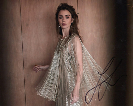 LILY COLLINS SIGNED SEXY 10X8 PHOTO (1)