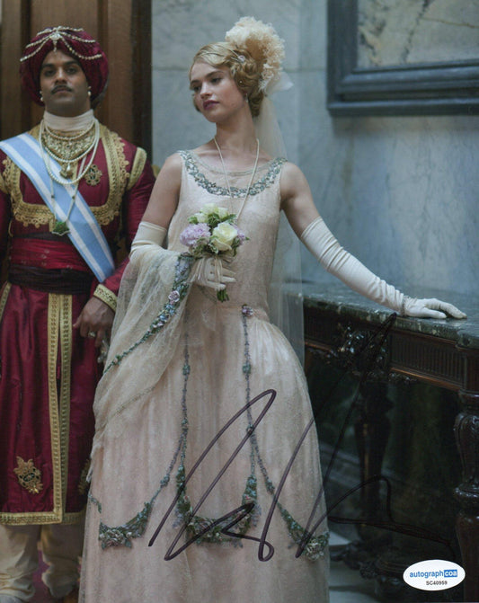 LILY JAMES SIGNED DOWNTON ABBEY 10X8 PHOTO (1) ALSO ACOA CERTIFIED