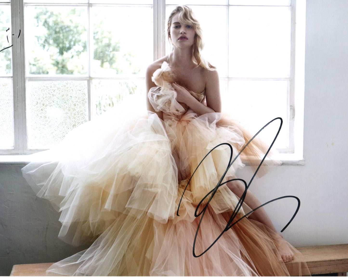 LILY JAMES SIGNED SEXY 10X8 PHOTO (3)