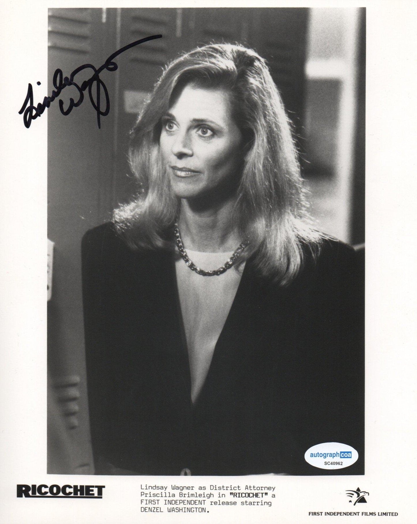 LINDSAY WAGNER SIGNED RICOCHET 10X8 PHOTO (1) ALSO ACOA CERTIFIED
