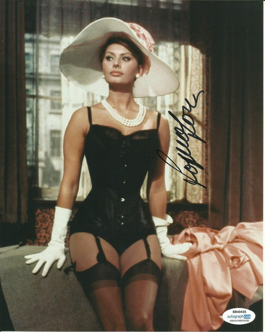 SOPHIA LOREN SIGNED SEXY 10X8 PHOTO (8) ALSO ACOA CERTIFIED