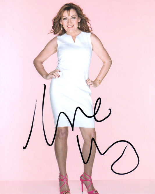 LORRAINE KELLY SIGNED SEXY 10X8 PHOTO (1)