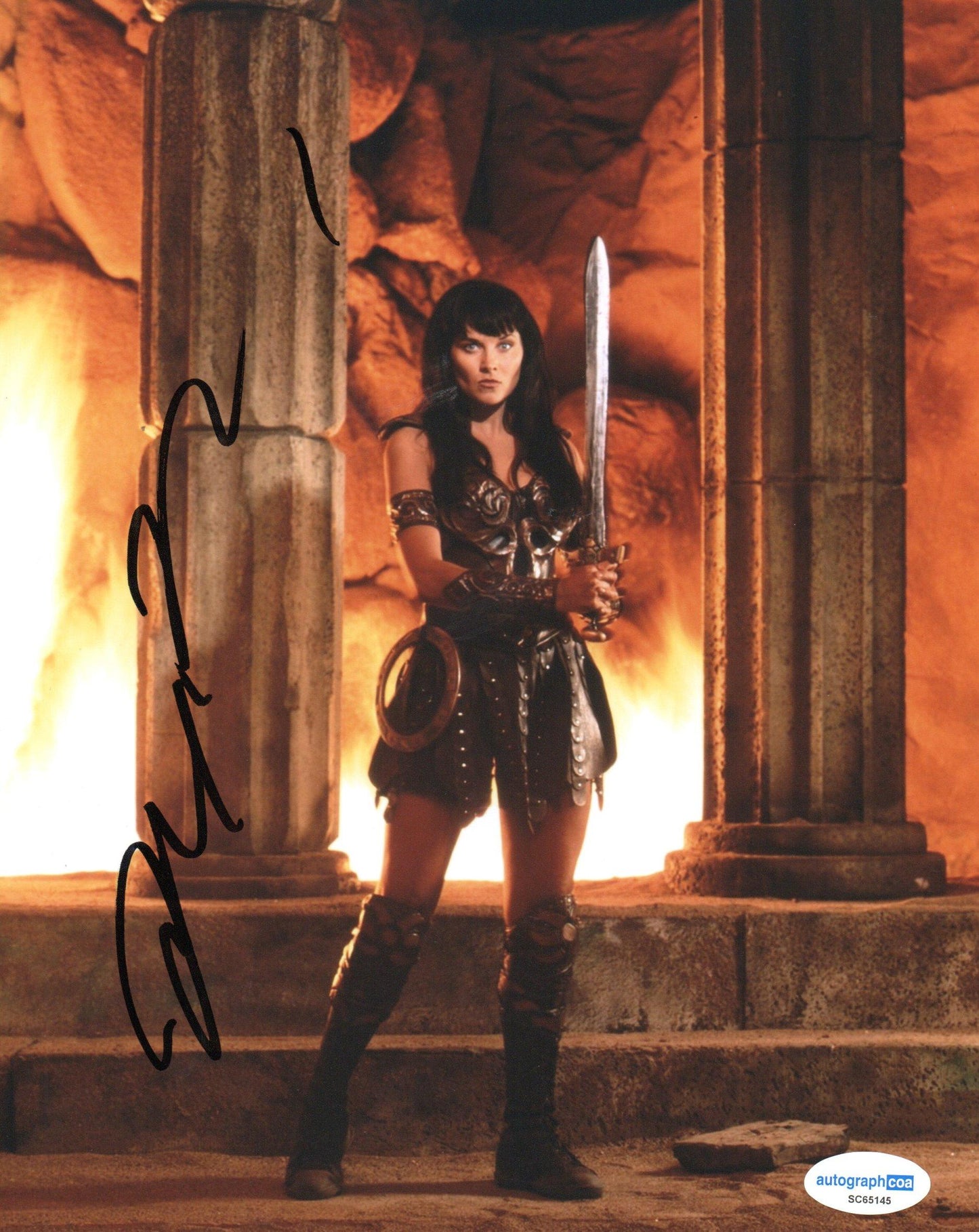 LUCY LAWLESS SIGNED XENA 10X8 PHOTO (1) ALSO ACOA