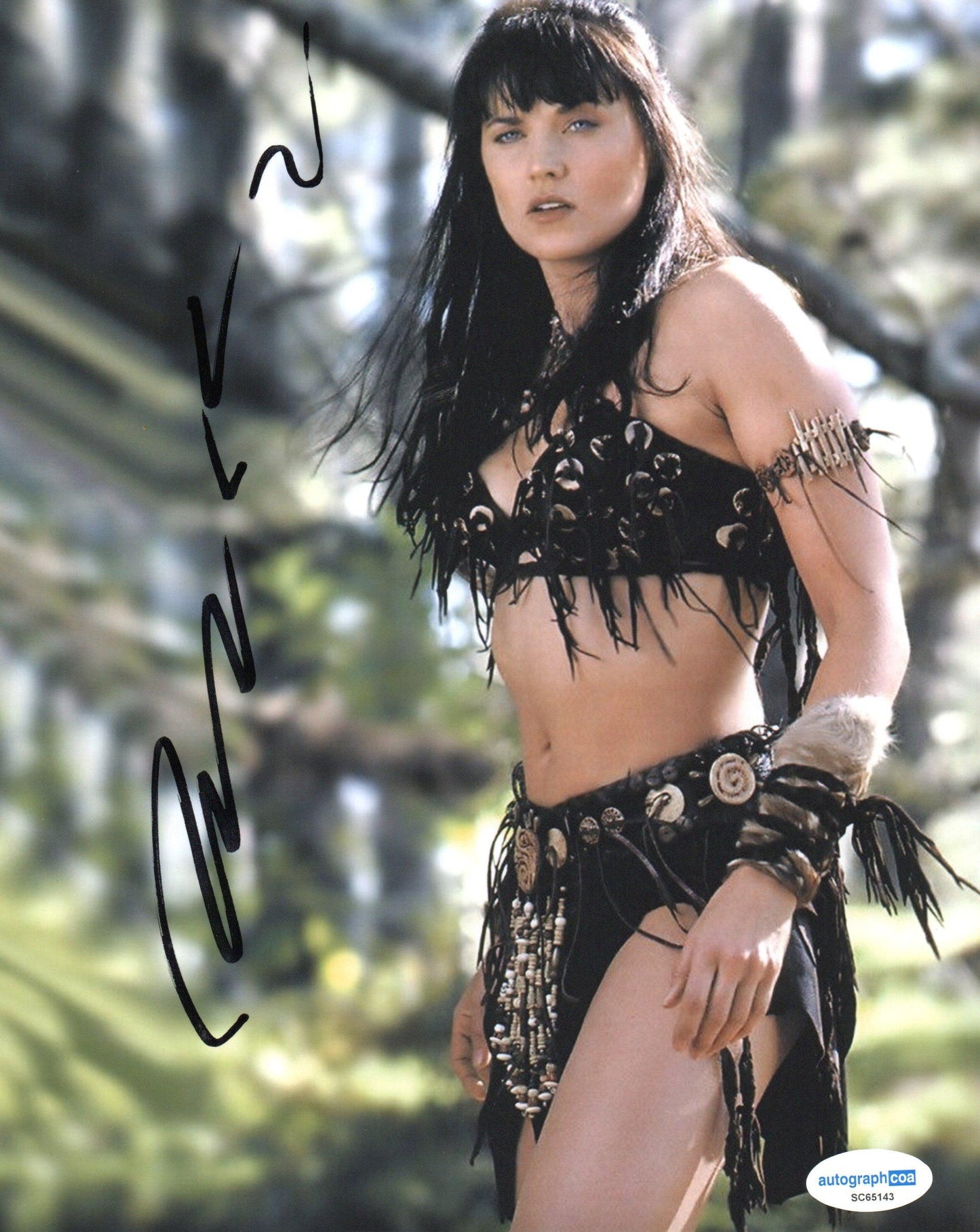LUCY LAWLESS SIGNED XENA 10X8 PHOTO (2) ALSO ACOA