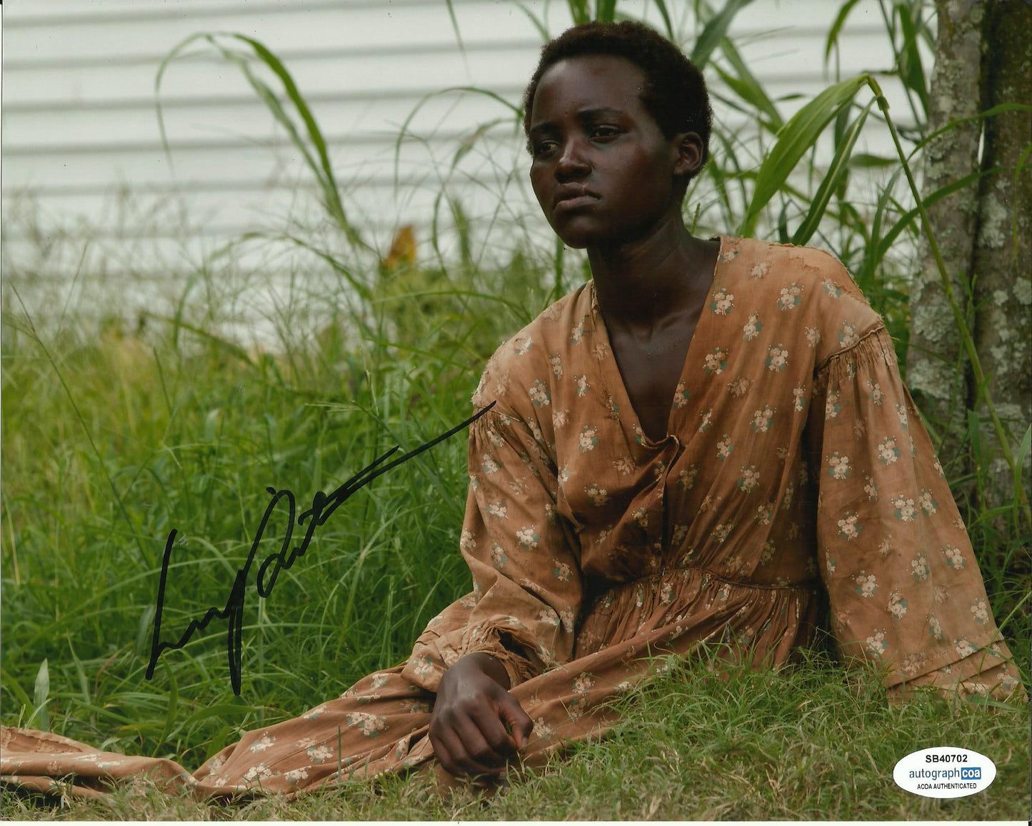 LUPITA NYONG'O SIGNED 10X8 PHOTO (1) ALSO ACOA CERTIFIED