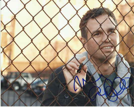 MARK RUFFALO SIGNED 8X10 PHOTO