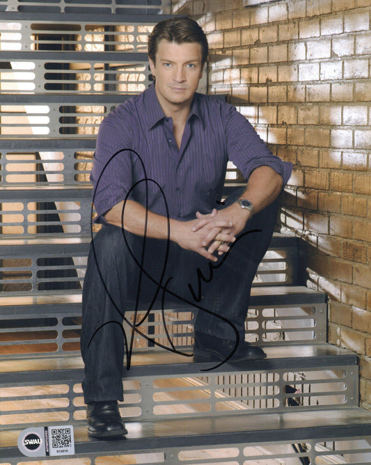 NATHAN FILLION SIGNED CASTLE 8X10 PHOTO (1) ALSO SWAU