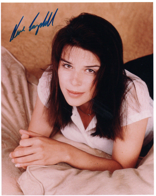 NEVE CAMPBELL SIGNED SEXY 10X8 PHOTO (1)