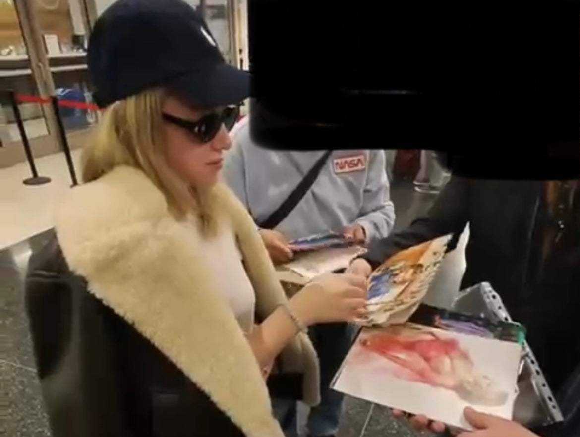 LILI REINHART SIGNED SEXY PHOTO (3)