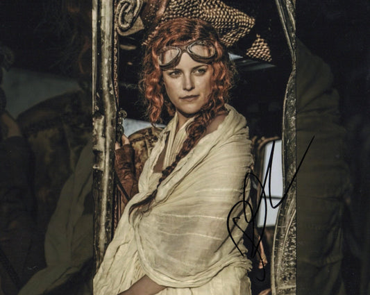RILEY KEOUGH SIGNED MAD MAX 10X8 PHOTO