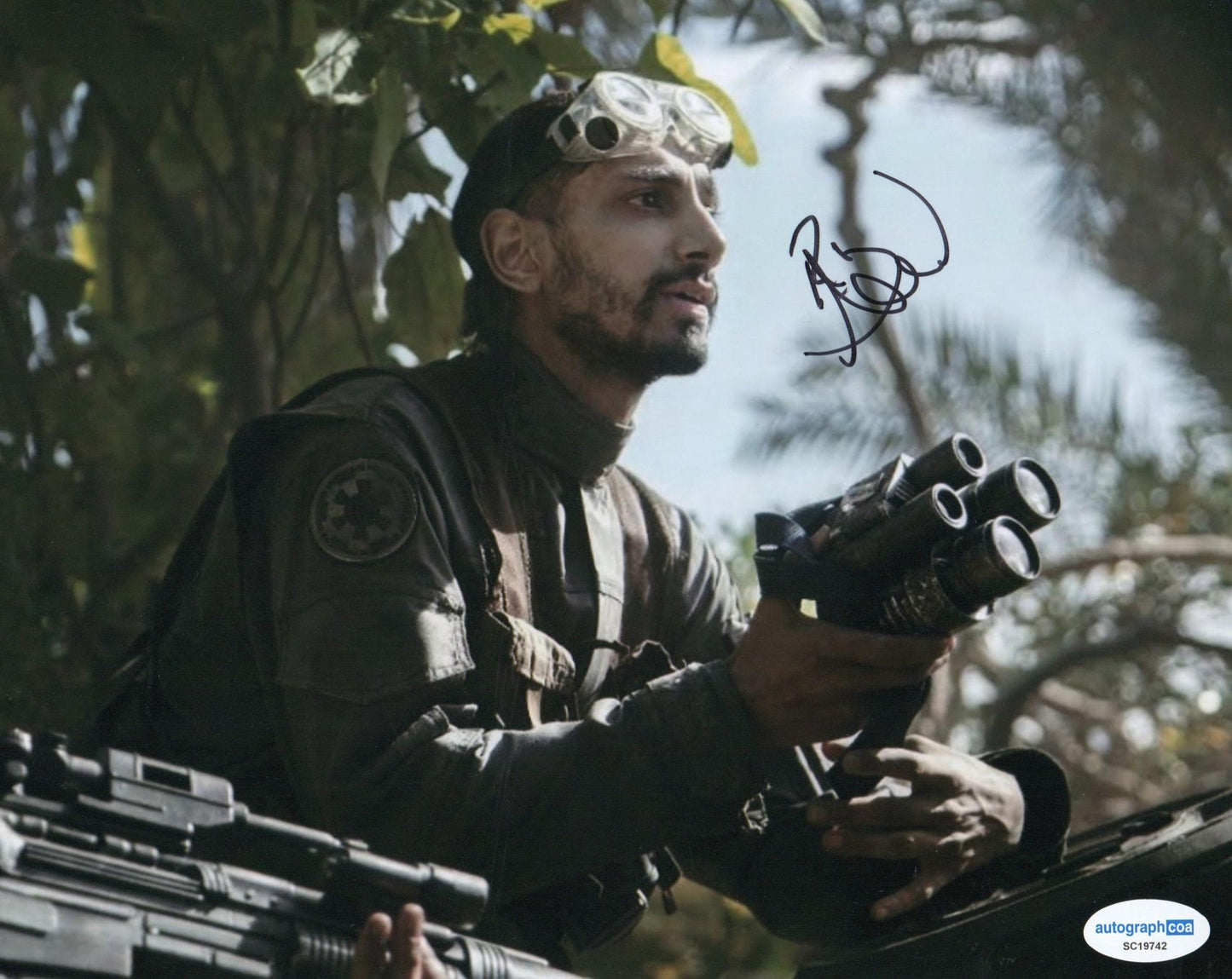 RIZ AHMED SIGNED ROGUE ONE 8X10 PHOTO (1) ALSO ACOA STAR WARS