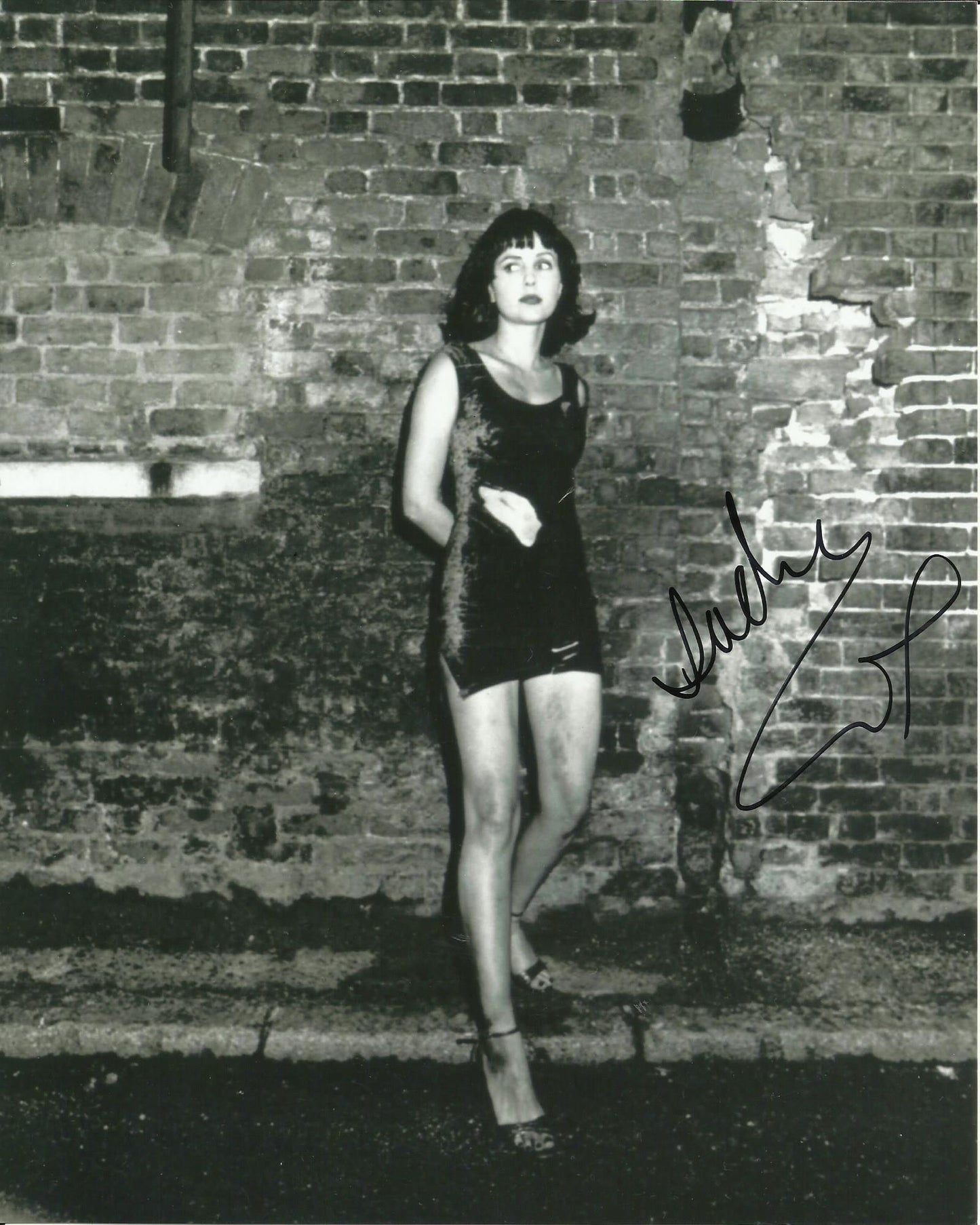 SADIE FROST SIGNED SEXY 10X8 PHOTO (2)