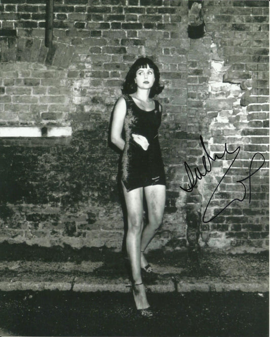 SADIE FROST SIGNED SEXY 10X8 PHOTO (2)