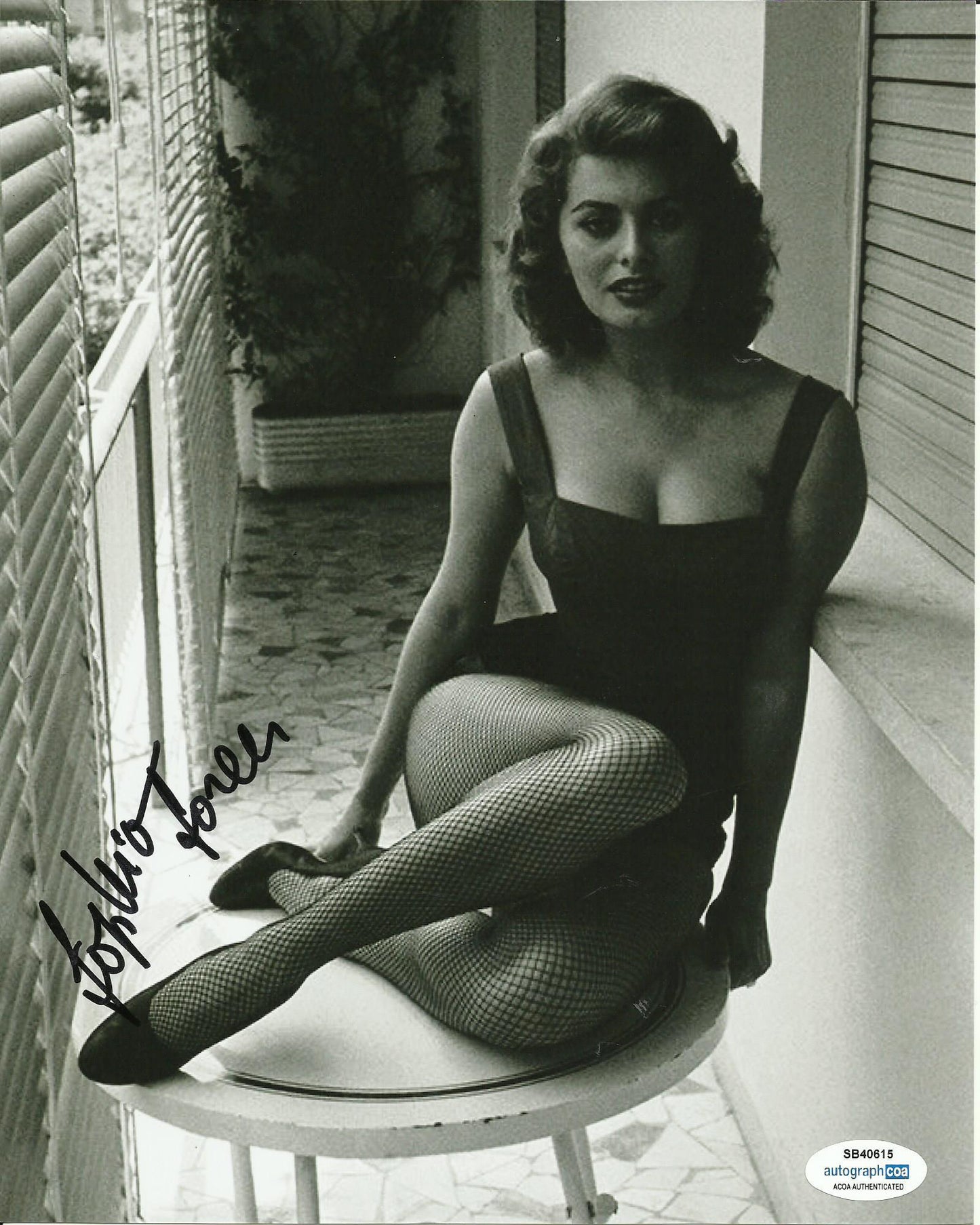 SOPHIA LOREN SIGNED SEXY 10X8 PHOTO (15) ALSO ACOA CERTIFIED