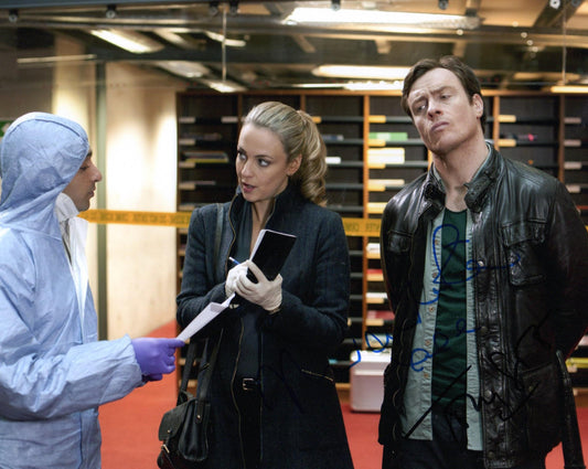 TOBY STEPHENS AND MIRANDA RAISON SIGNED VEXED 8X10 PHOTO (3)