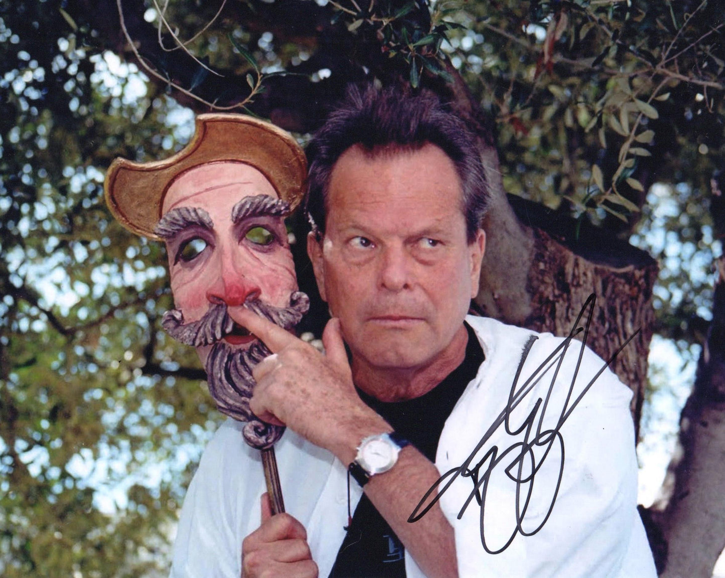 TERRY GILLIAM SIGNED 8X10 PHOTO (8)