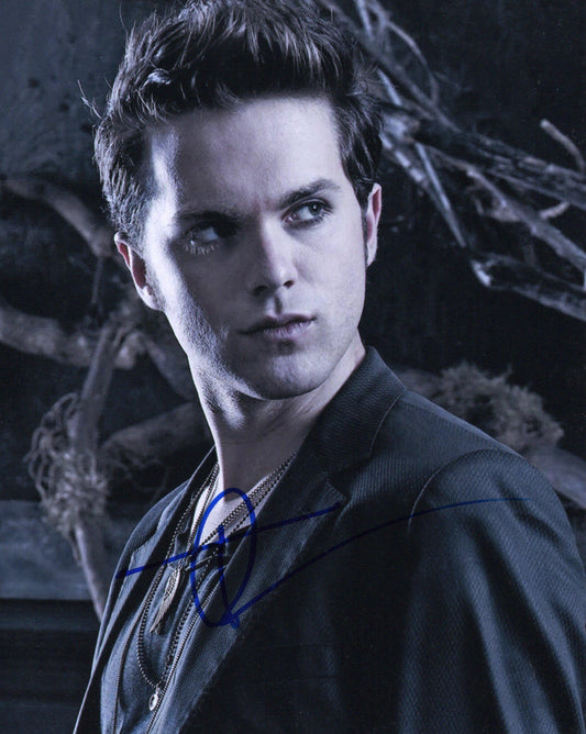 THOMAS DEKKER SIGNED THE SECRET CIRCLE 8X10 PHOTO