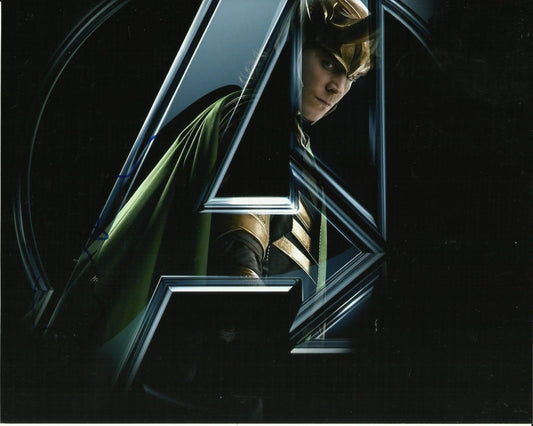 TOM HIDDLESTON SIGNED LOKI 8X10 PHOTO (2)