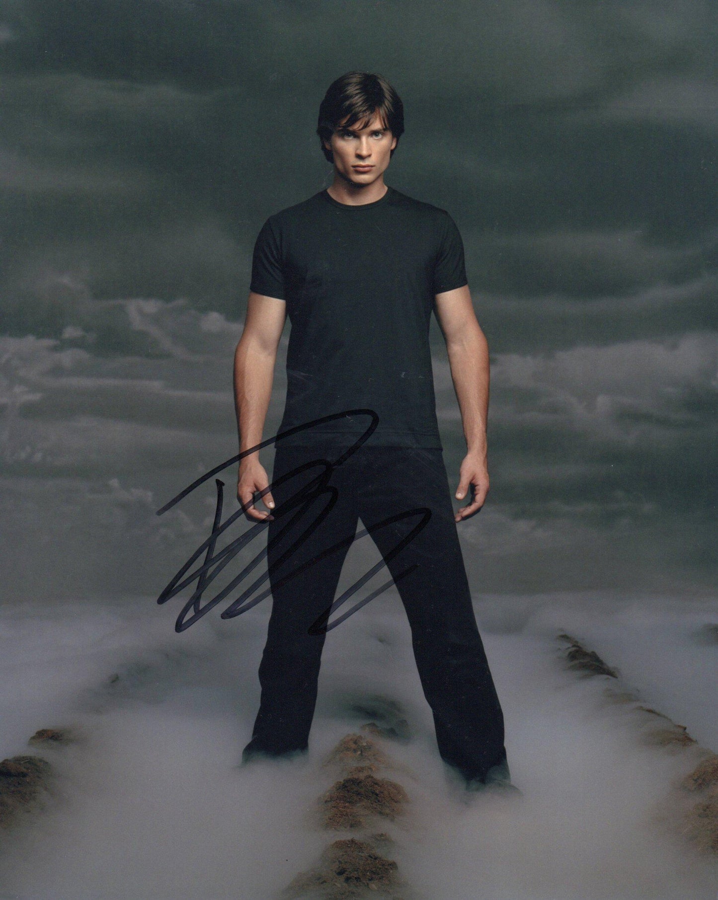 TOM WELLING SIGNED SMALLVILLE 8X10 PHOTO (1)