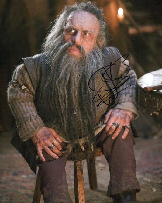 WARWICK DAVIS SIGNED NARNIA 8X10 PHOTO (1)